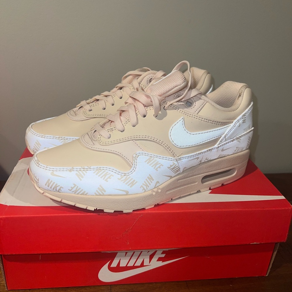 Nike Women's Air Max 1 LX